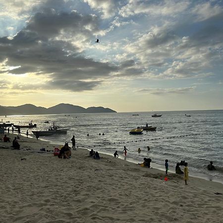Beach Resort 7 Home Stay Sri Sayang Apartment Batu Ferringhi 3Bedroom 외부 사진