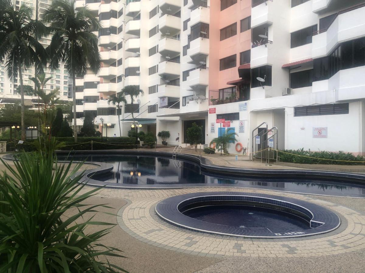 Beach Resort 7 Home Stay Sri Sayang Apartment Batu Ferringhi 3Bedroom 외부 사진