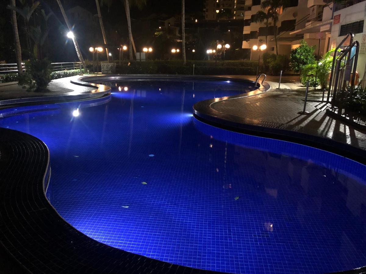 Beach Resort 7 Home Stay Sri Sayang Apartment Batu Ferringhi 3Bedroom 외부 사진