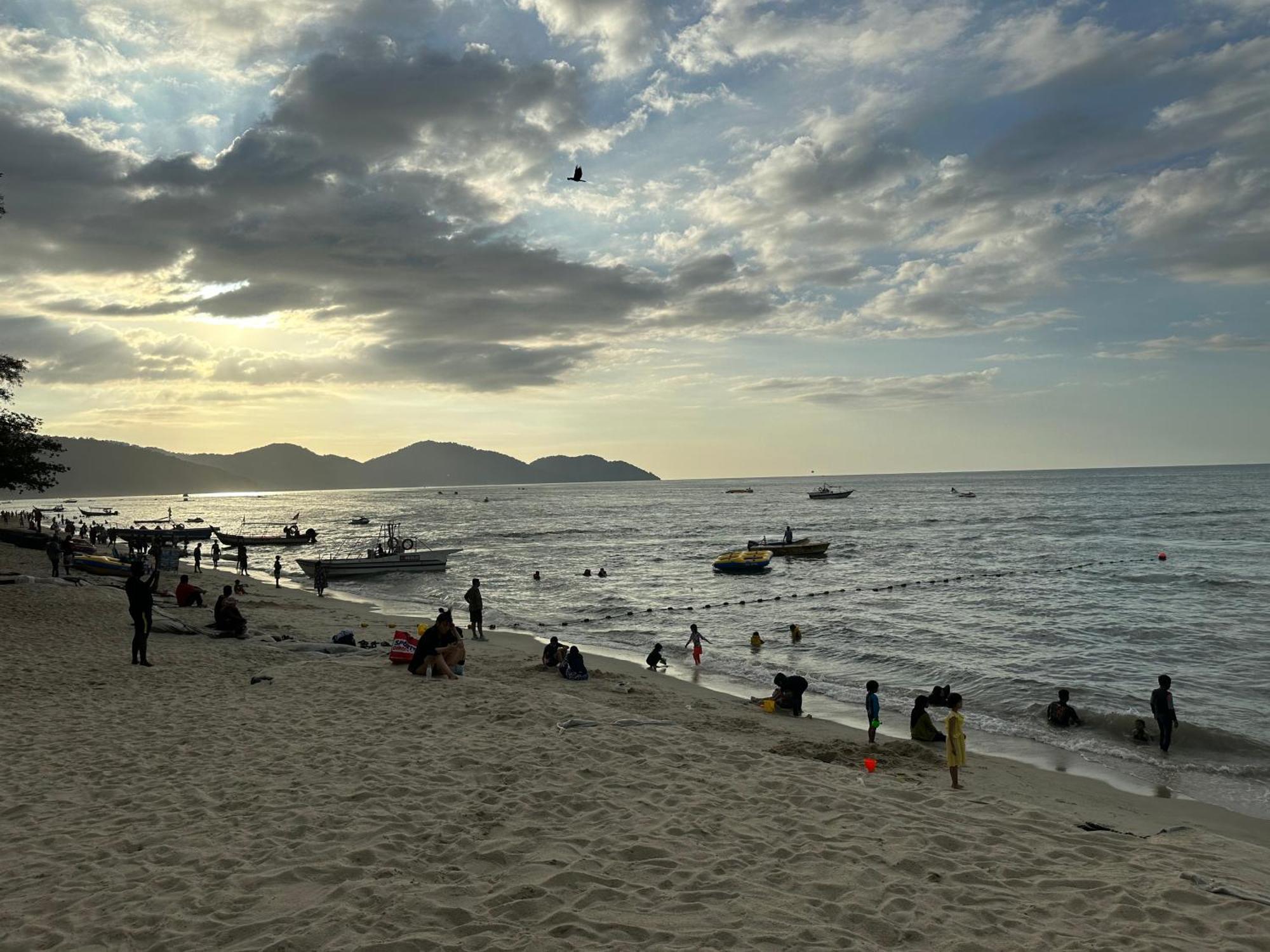 Beach Resort 7 Home Stay Sri Sayang Apartment Batu Ferringhi 3Bedroom 외부 사진