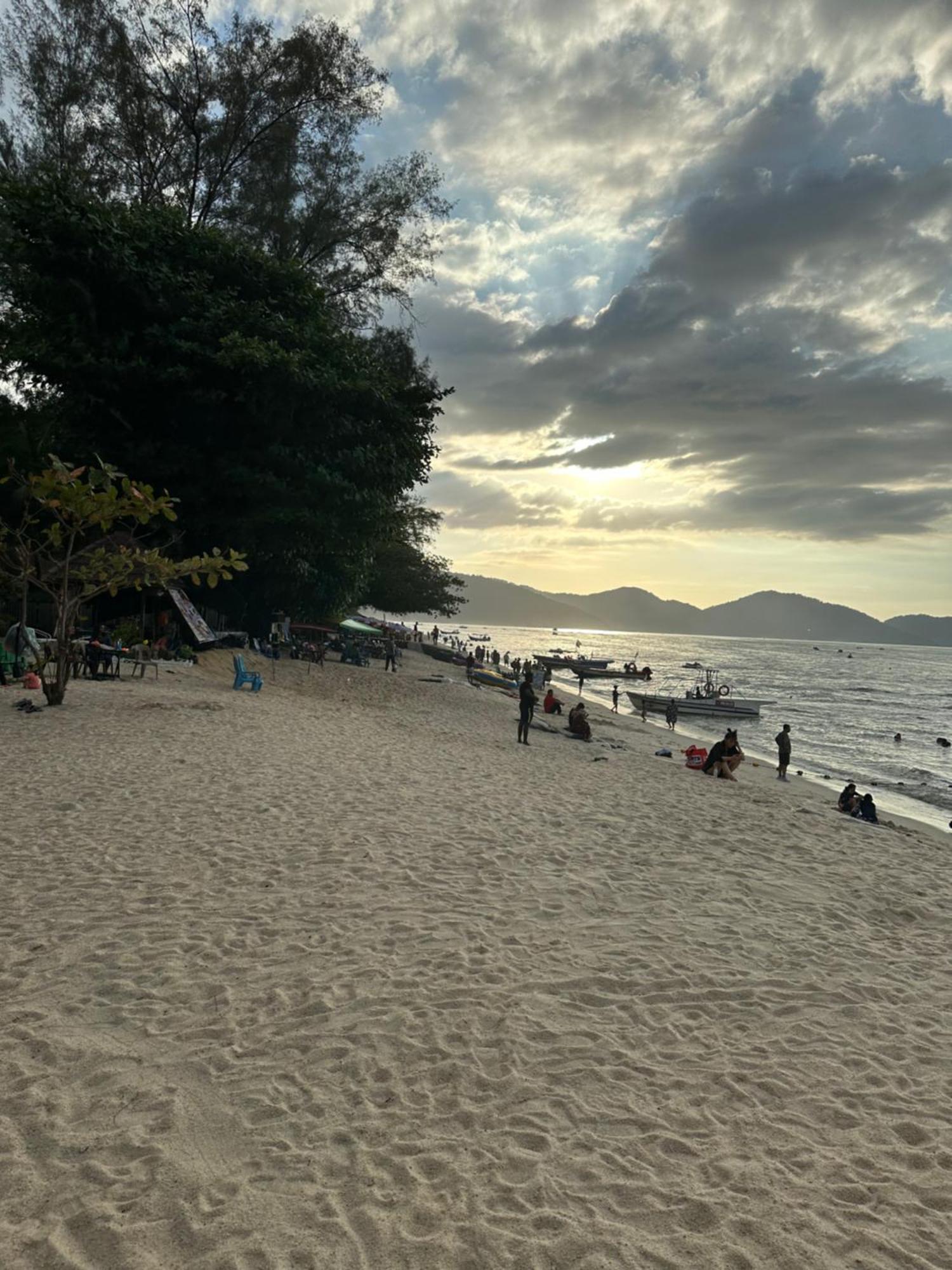 Beach Resort 7 Home Stay Sri Sayang Apartment Batu Ferringhi 3Bedroom 외부 사진