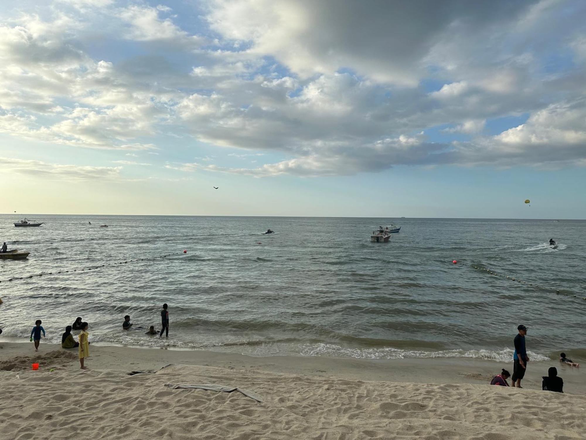 Beach Resort 7 Home Stay Sri Sayang Apartment Batu Ferringhi 3Bedroom 외부 사진